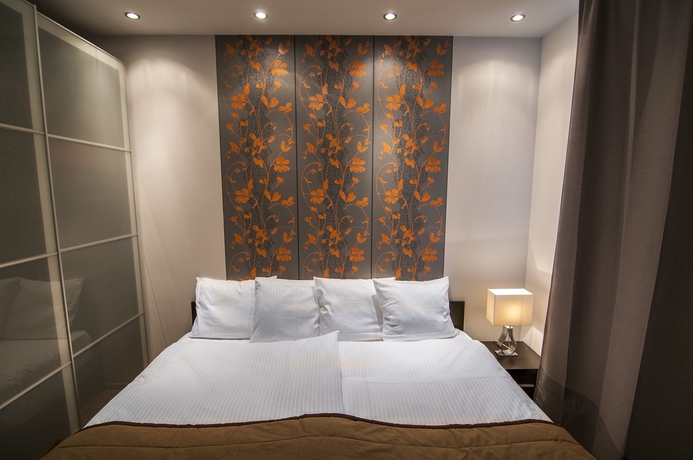 Imagen de los interiores del Hotel Corvin Center Suites. Foto 18