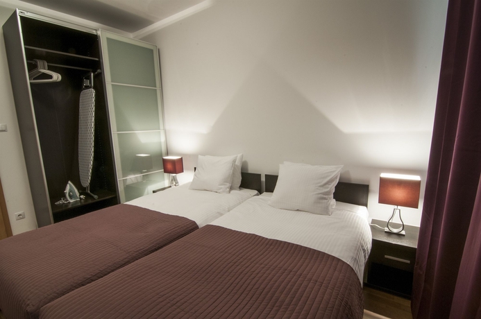 Imagen de la habitación del Hotel Corvin Center Suites. Foto 17