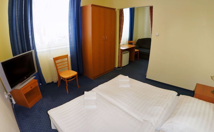 Imagen de la habitación del Hotel Corvin, Gyor. Foto 2