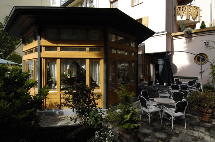 Imagen de los exteriores del Hotel Corvin Hotel Budapest Sissi Wing. Foto 9