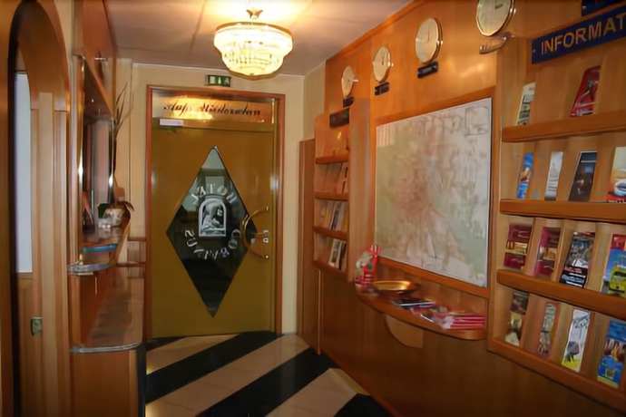 Imagen de los interiores del Hotel Corvinus. Foto 18