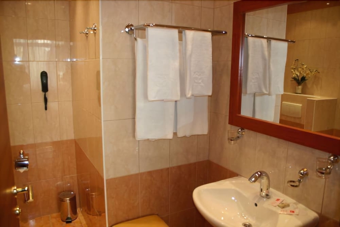 Imagen de la habitación del Hotel Corvinus. Foto 17