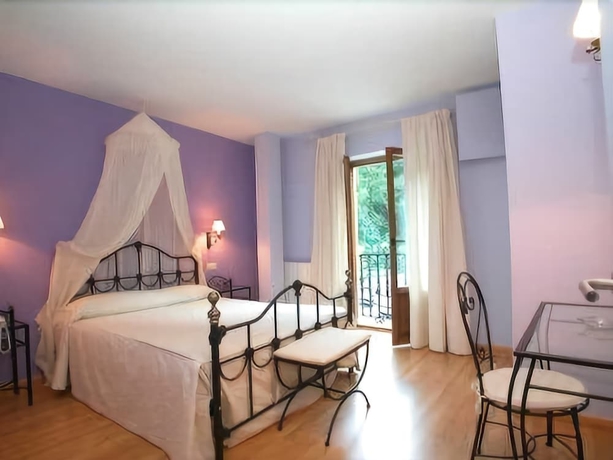 Imagen de la habitación del Hotel Cosgaya. Foto 10