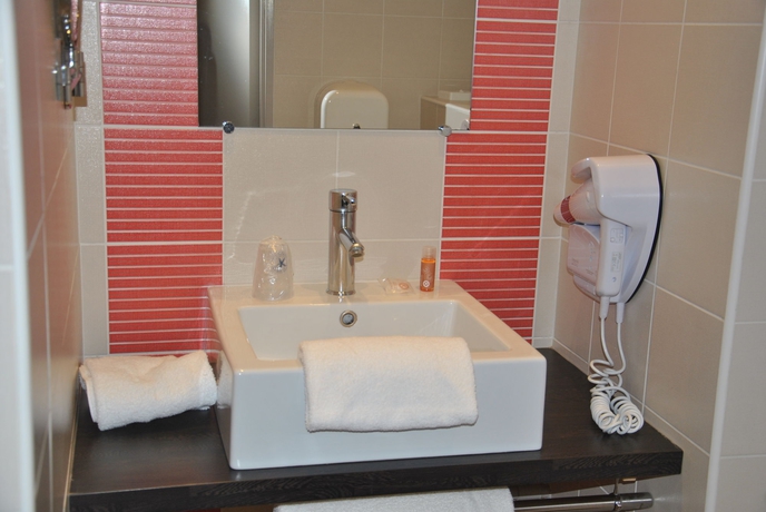 Imagen de la habitación del Hotel Cositel Coutances. Foto 6