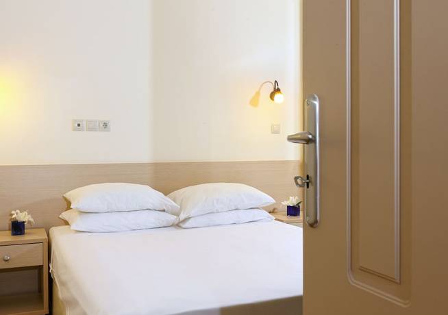 Imagen de la habitación del Hotel Cosman Apartments. Foto 13