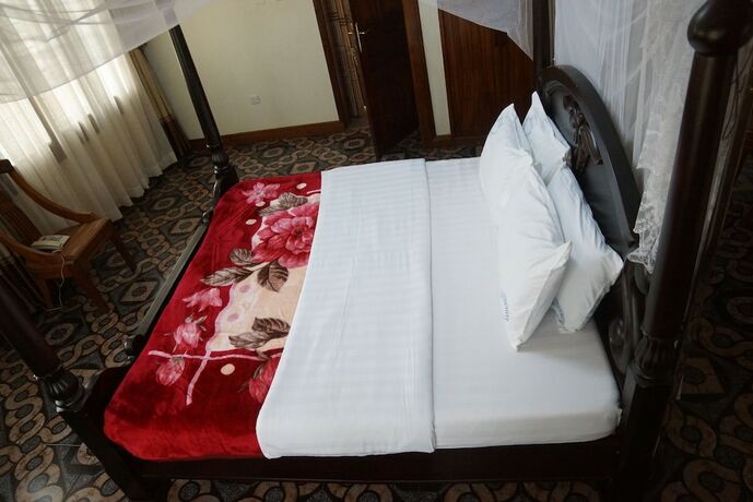 Imagen general del Hotel Cosmil Executive Suites. Foto 12