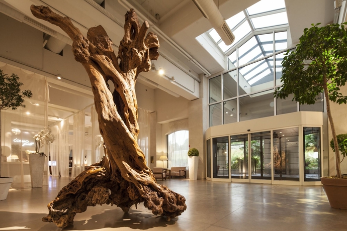 Imagen de los interiores del Hotel Cosmo Hotel Palace. Foto 5