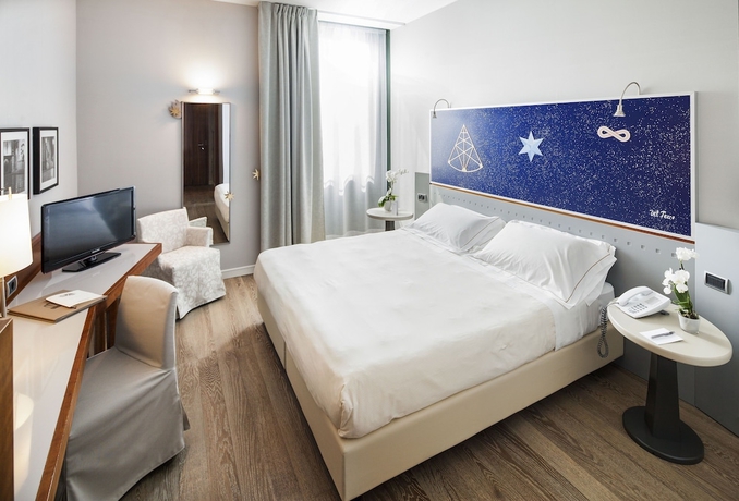 Imagen de la habitación del Hotel Cosmo Torri. Foto 2