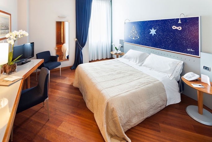 Imagen de la habitación del Hotel Cosmo Torri. Foto 3