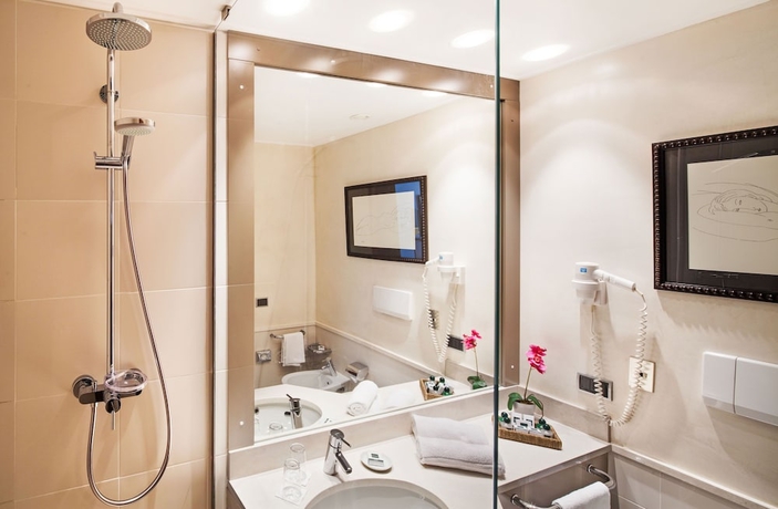 Imagen de la habitación del Hotel Cosmo Torri. Foto 16