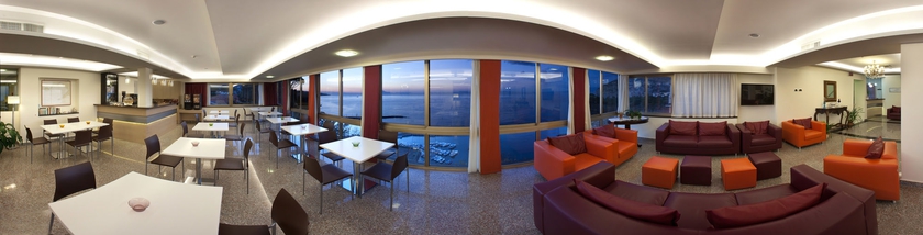 Imagen de los interiores del Hotel Cosmomare. Foto 9