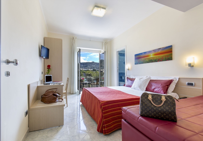 Imagen de la habitación del Hotel Cosmomare. Foto 5