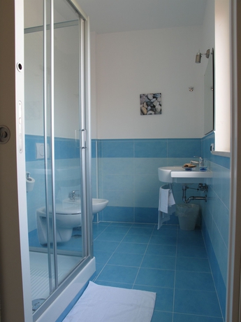 Imagen de la habitación del Hotel Cosmomare. Foto 8