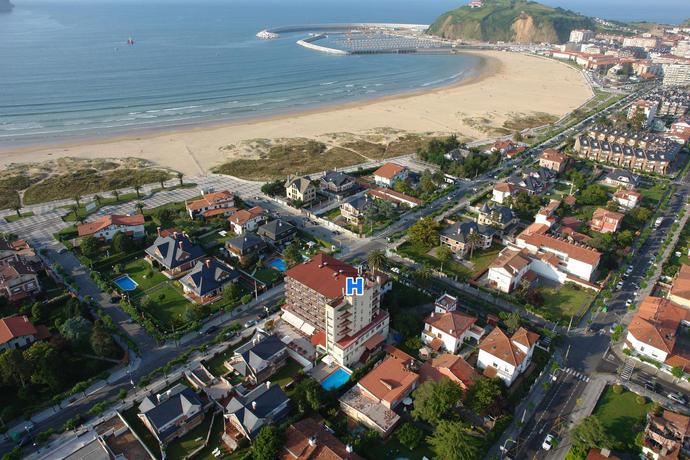 Imagen de los exteriores del Hotel Cosmopol. Foto 6