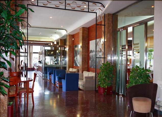Imagen de los interiores del Hotel Cosmopol, Laredo. Foto 8
