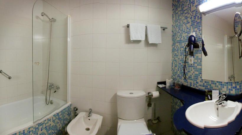 Imagen de la habitación del Hotel Cosmopol, Laredo. Foto 4