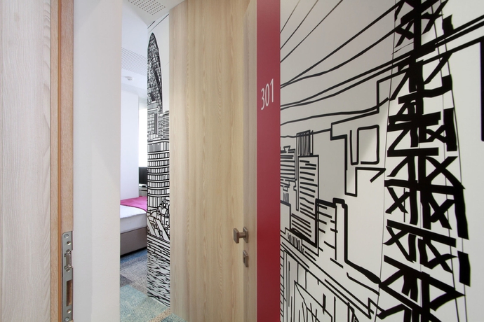 Imagen de la habitación del Hotel Cosmopolit. Foto 4