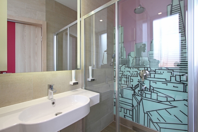 Imagen de la habitación del Hotel Cosmopolit. Foto 14