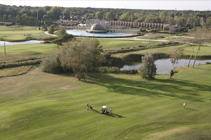 Imagen general del Hotel Cosmopolitan Golf and Beach Resort. Foto 3