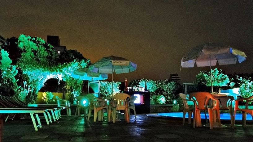 Imagen de los exteriores del Hotel Cosmopolitan Praia Flat. Foto 5