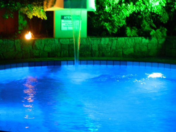 Imagen de la piscina del Hotel Cosmopolitan Praia Flat. Foto 15