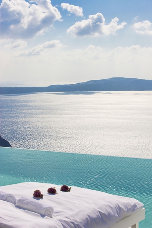 Imagen de la piscina del Hotel Cosmopolitan Suites. Foto 12