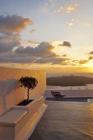 Imagen de los exteriores del Hotel Cosmopolitan Suites. Foto 10