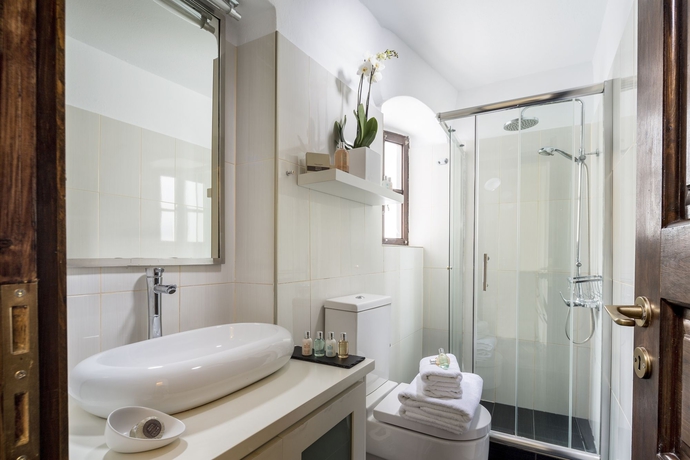 Imagen de la habitación del Hotel Cosmopolitan Suites. Foto 6