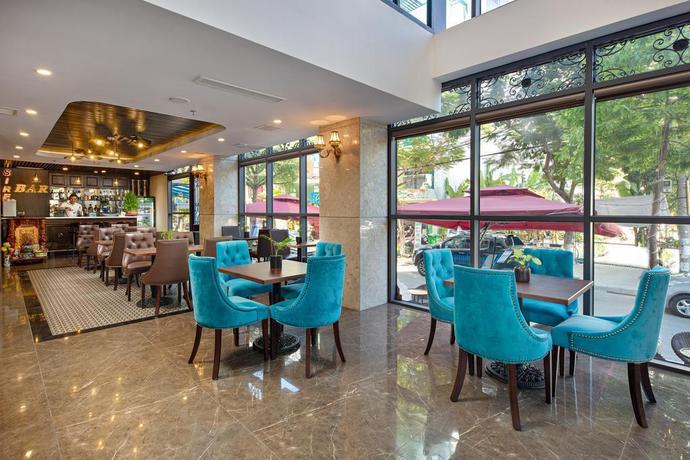 Imagen de los interiores del Hotel Cosmos Danang. Foto 8
