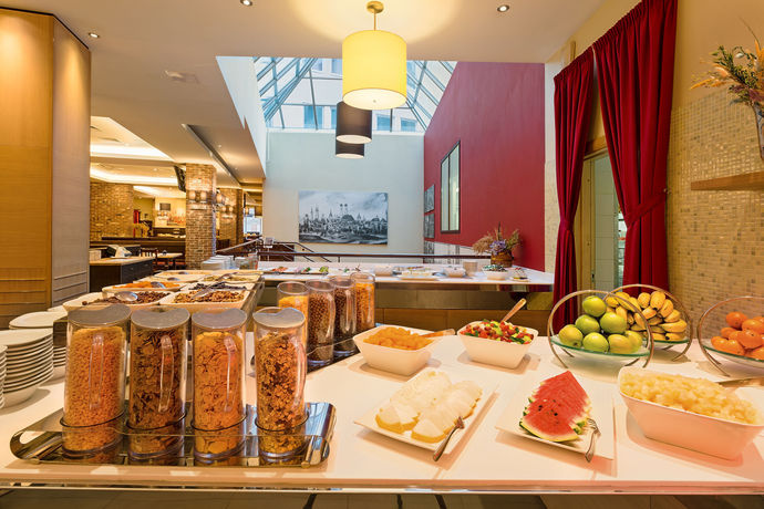 Imagen del bar/restaurante del Hotel Cosmos Saint-Petersburg Nevsky Prospect Hotel, A Member Of Radisson Individuals. Foto 4