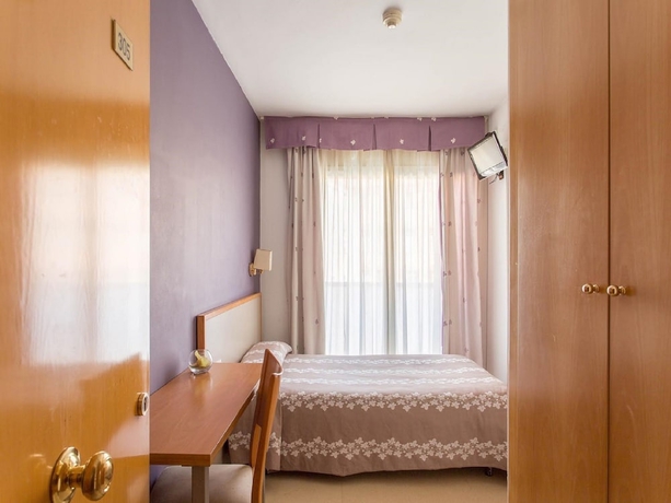 Imagen de la habitación del Hotel Cosmos Tarragona. Foto 3