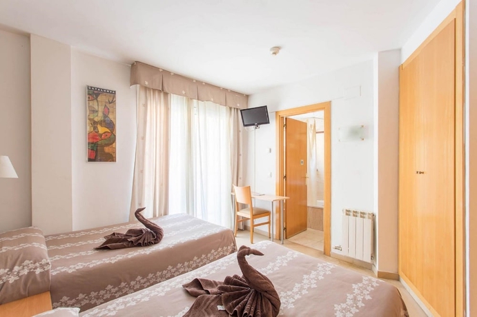 Imagen de la habitación del Hotel Cosmos Tarragona. Foto 10