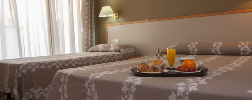 Imagen de la habitación del Hotel Cosmos Tarragona. Foto 18