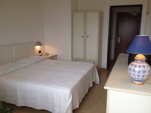 Imagen de la habitación del Hotel Cossyra. Foto 2