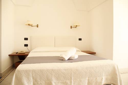 Imagen de la habitación del Hotel Cossyra. Foto 8