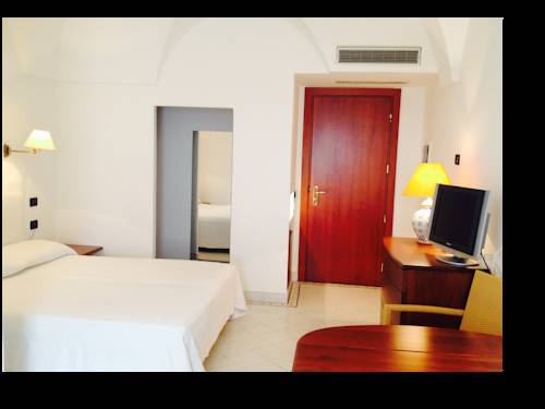 Imagen de la habitación del Hotel Cossyra. Foto 9