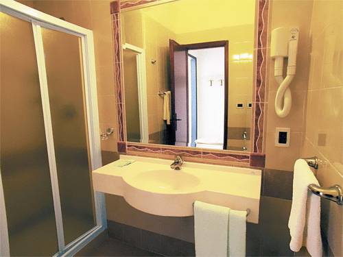 Imagen de la habitación del Hotel Cossyra. Foto 10