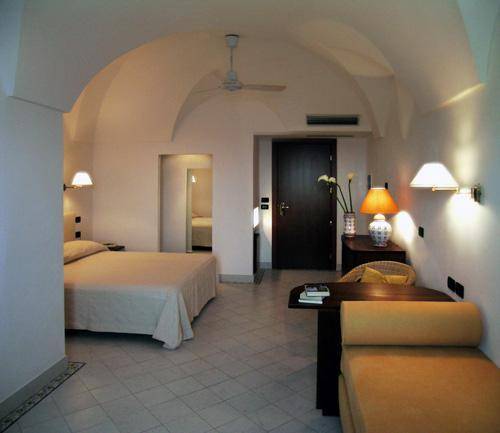 Imagen de la habitación del Hotel Cossyra. Foto 11