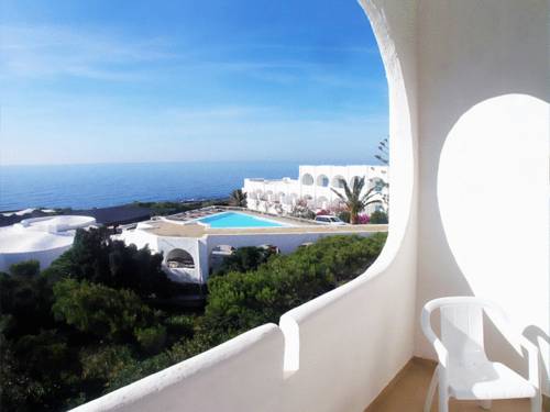 Imagen de la habitación del Hotel Cossyra. Foto 13