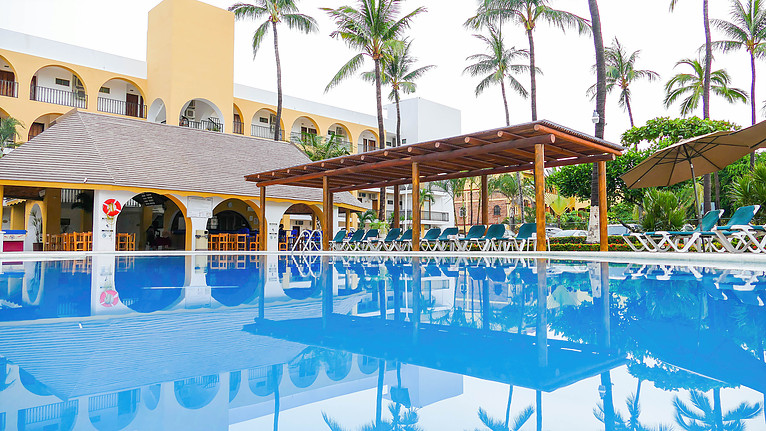 Imagen de la piscina del Hotel Costa Alegre and Suites. Foto 5