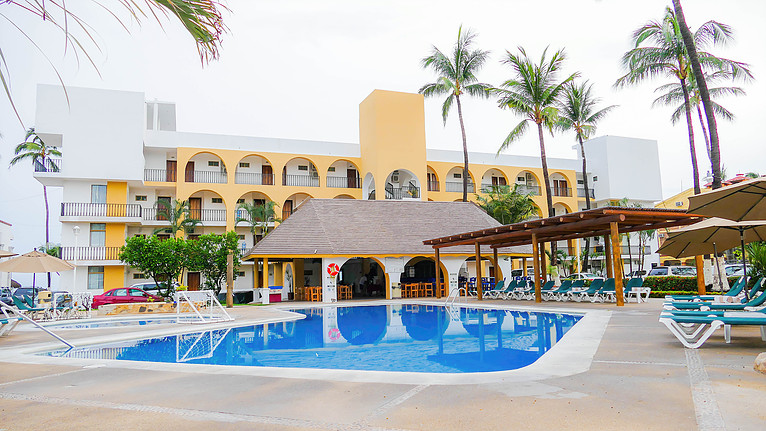 Imagen de la piscina del Hotel Costa Alegre and Suites. Foto 6