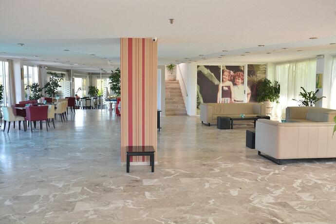 Imagen general del Hotel Costa Angela. Foto 13