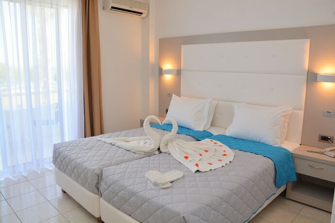 Imagen de la habitación del Hotel Costa Angela. Foto 16