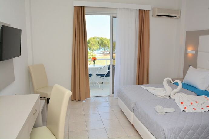 Imagen de la habitación del Hotel Costa Angela. Foto 19