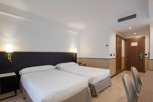 Imagen de la habitación del Hotel Costa Atl&aacute;ntica, Arteixo. Foto 5