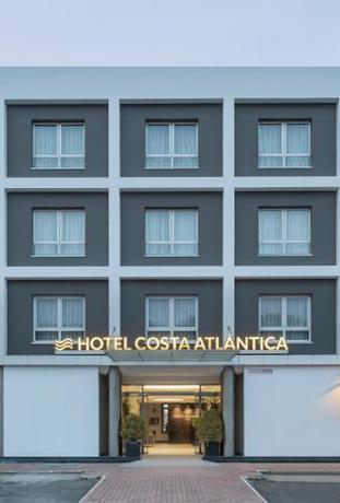Imagen de los exteriores del Hotel Costa Atl&aacute;ntica, Arteixo. Foto 14