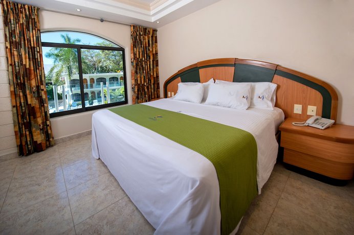 Imagen de la habitación del Hotel Costa Azul, Acapulco. Foto 12