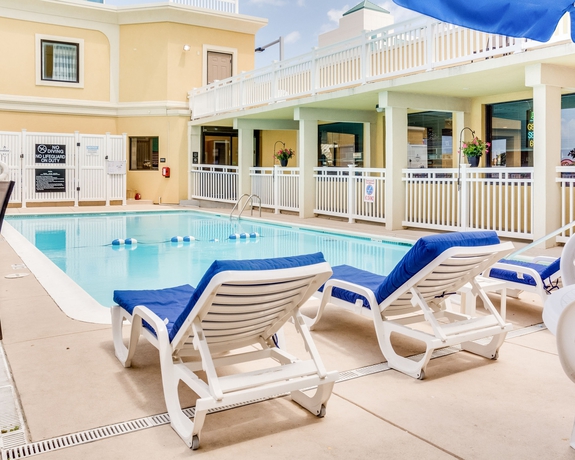 Imagen de la piscina del Hotel Costa Azul Suites Virginia Beach By Red Collection. Foto 14