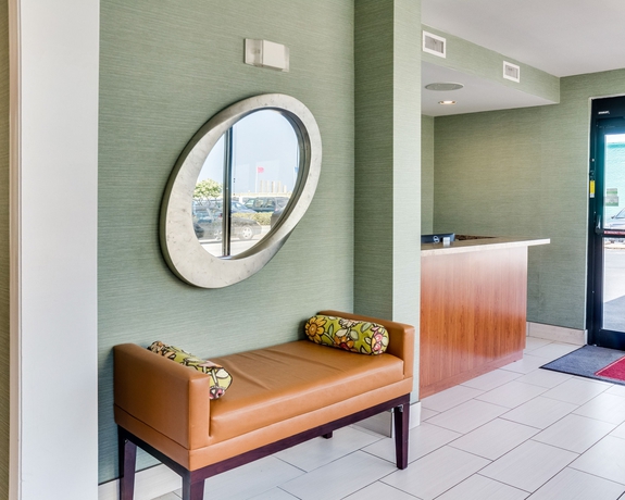 Imagen de los interiores del Hotel Costa Azul Suites Virginia Beach By Red Collection. Foto 12