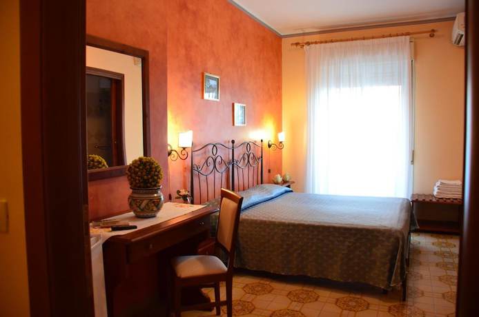 Imagen de la habitación del Hotel Costa Azzurra. Foto 7